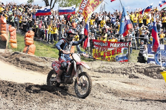 Motokrosist Tim Gajser je številne slovenske navijače v Trentinu nagradil z zmago na obeh dirkah.