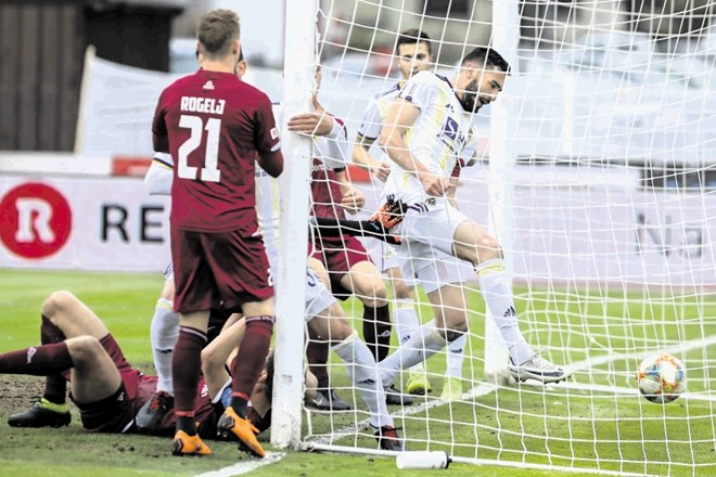 Maribor je v Kranju povedel po golu Saše Ivkovića, ki je zadel po podaji iz kota.