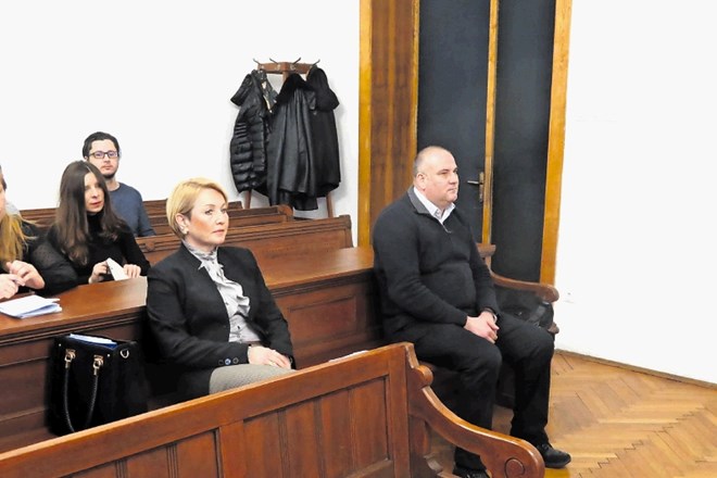 Matejo Vidnar Stiplošek in Simona Zdolška (oba na fotografiji) je sodnica Sonja Novak oprala odškodninske odgovornosti do...
