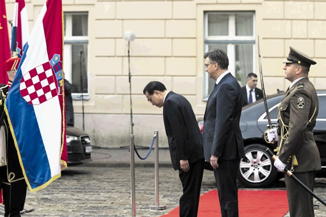 Kitajski premier Li Keqiang je bil včeraj najprej na uradnem obisku na Hrvaškem, danes ga čaka multilateralni vrh v...