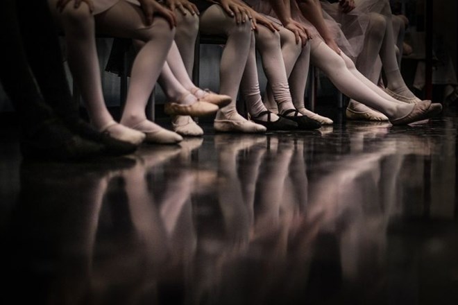 Prestižna dunajska baletna akademija je bila ustanovljena leta 1771, trenutno jo obiskuje 110 učencev, starih od 10 do 18...
