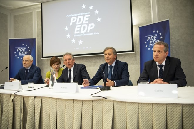 Evropski poslanec Ivo Vajgl (Alde/DeSUS), sopredsedujoči EDP Francois Bayrou, predsednik DeSUS Karl Erjavec in nosilec liste...