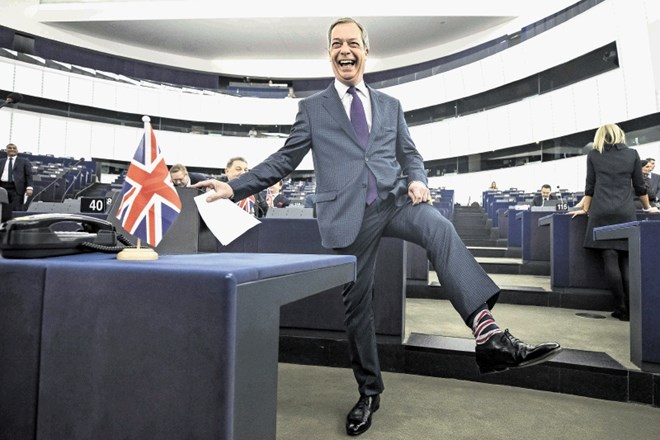 Britanski evroskeptični poslanec v evropskem parlamentu Nigel Farage je včeraj na zasedanju v Strasbourgu napovedal, da bodo...