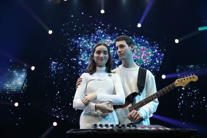 Slovenijo bosta na Pesmi Evrovizije 2019, v prvem predizboru 14. maja s pesmijo Sebi zastopala Zala Kralj in Gašper Šantl.