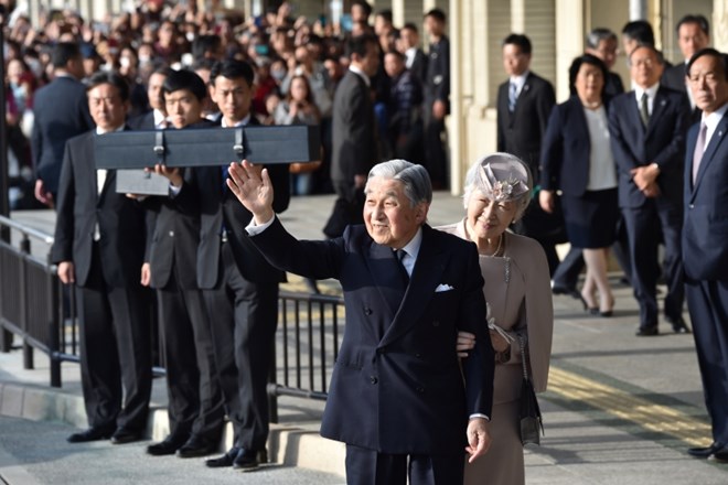 aponski cesar Akihito je danes še zadnjič pred abdikacijo 30. aprila skupaj s soprogo Michiko romal v eno najpomembnejših...