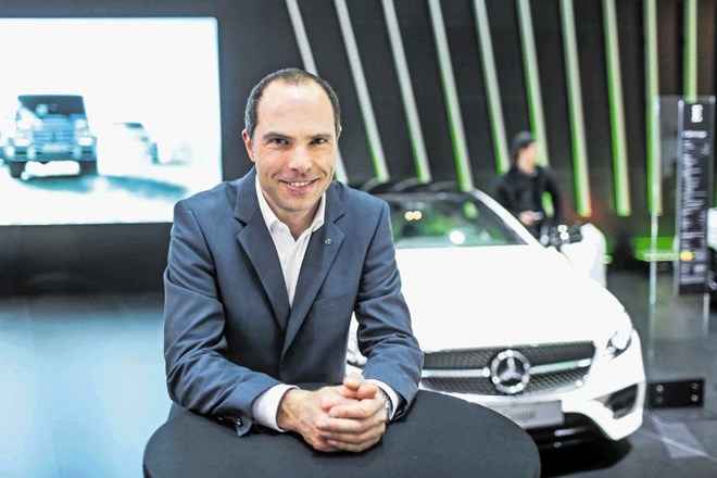 Robert Lešnik, vodja zunanjega oblikovanja za Mercedesova osebna vozila, o vrnitvi v Slovenijo ne razmišlja, saj tega, kar...