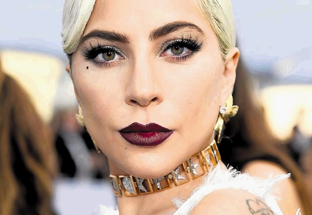 Lady Gaga je v težkih časih ležala v svojem newyorškem stanovanju, obkrožena z bolhami, ščurki in kokainom.