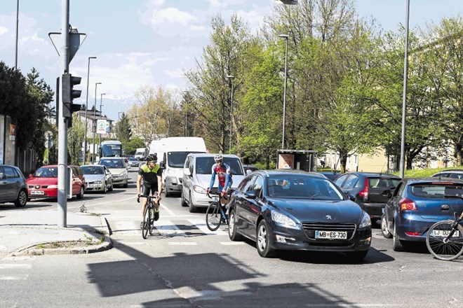 V Ljubljani se pogosto promet popolnoma ustavi. Tako je bilo tudi včeraj popoldne.