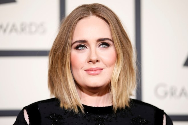 Pevka Adele se je ločila od svojega moža, poslovneža in filantropa Simona Koneckega.