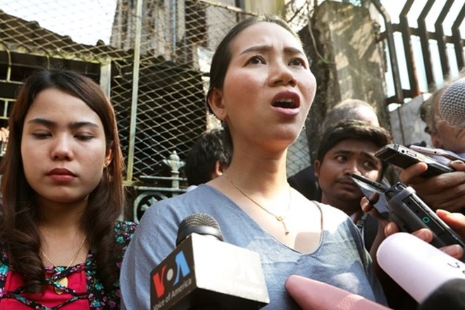 Ženi novinarjev, ki sta zaradi izdaje državne tajnosti obsojena na sedem let zapora. (Foto: Reuters)