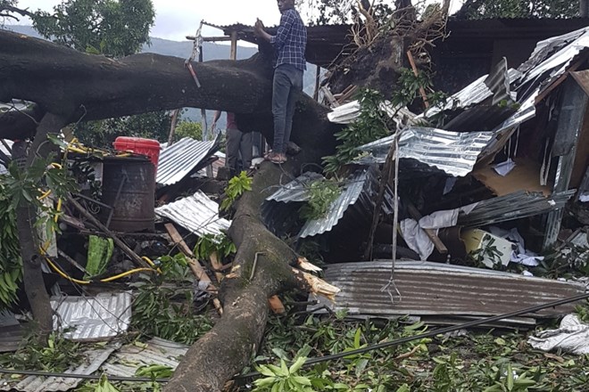 Uničujoče posledice ciklona Kenneth v mestu Moroni na Komorskih otokih.