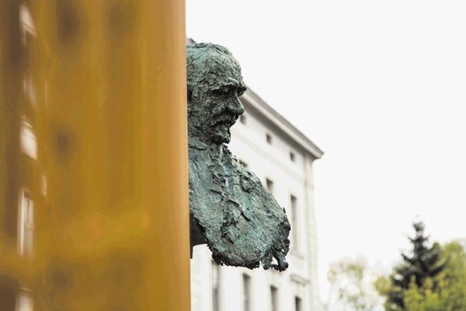 Ob 150-letnici rojstva je Fabiani v Ljubljani dobil kip, v Komnu pa naziv častnega občana.
