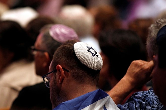 V napadu na sinagogo v ZDA ena smrtna žrtev