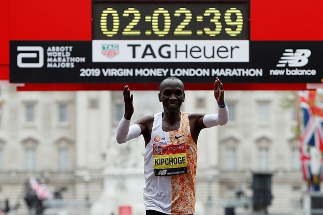 Kipchoge z drugim najboljšim časom vseh časov še četrtič zmagal na maratonu v Londonu