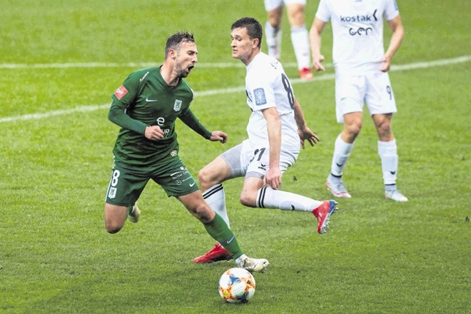 Endri Cekici (v zeleni majici) je dosegel prvi gol v dresu Olimpije in priigral enajstmetrovko za vodstvo z 2:0.