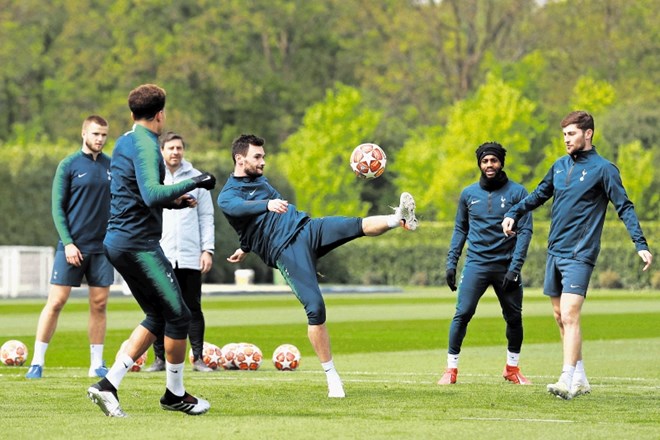 Nogometaši Tottenhama so bili dobro razpoloženi na včerajšnjem treningu v Londonu.