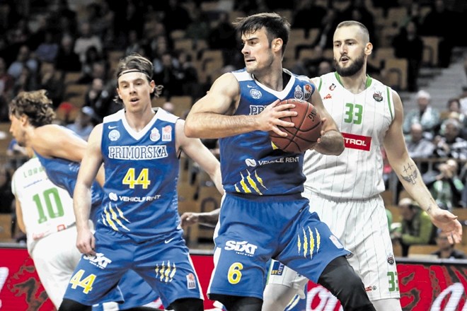 Košarkarji Primorske so v letošnji sezoni Krko ugnali na petih od šestih medsebojnih obračunov.