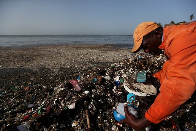 Svet z izjemo ZDA za zmanjšanje odpadne plastike v oceanih