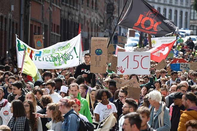 Mladi opozarjajo na podnebne spremembe. Na fotografiji belgijski protestniki.