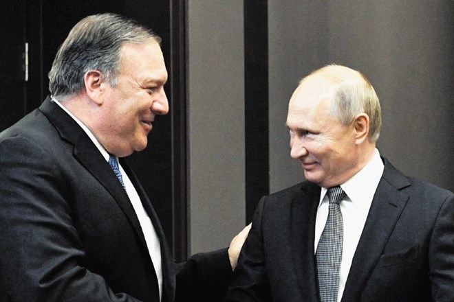 Ameriški zunanji minister Mike Pompeo in ruski predsednik Vladimir Putin v Sočiju. Povedala sta, da se državi pri mnogih...