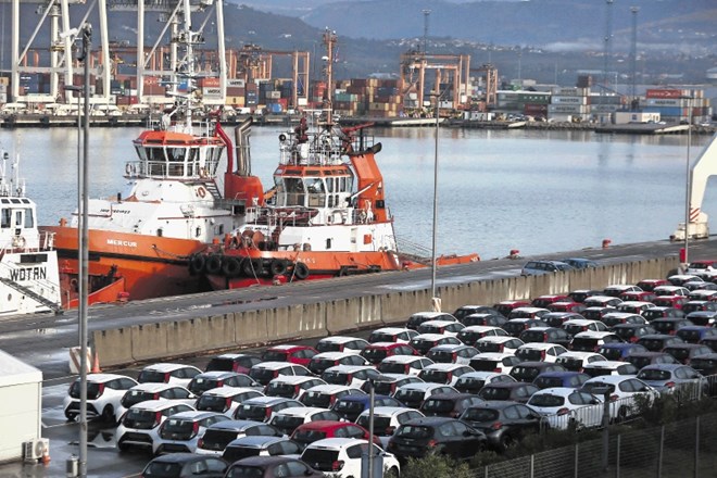 Najbolj dobičkonosen tovor v Luki Koper so poleg kontejnerjev tudi avtomobili.