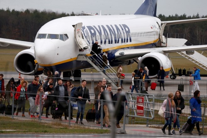 Cenejše vozovnice oklestile Ryanairov dobiček za tretjino