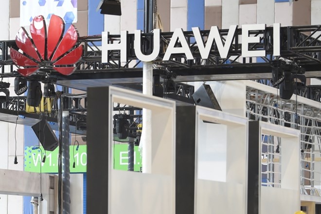 Kitajska zaradi ustrahovanja Huaweija uradno protestira pri ZDA
