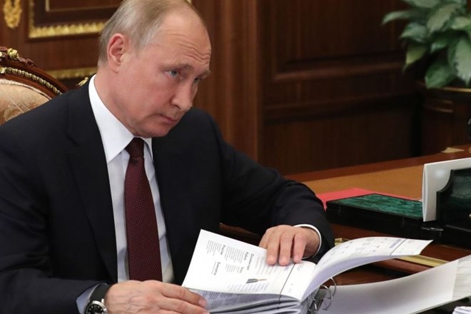 Vladimir Putin je pozval k progresivnemu reševanju očitnih problemov, ki zavirajo razvoj raketnega in vesoljskega sektorja.