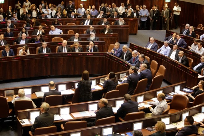 Izraelski parlament izglasoval razpustitev in utrl pot novim predčasnim volitvam
