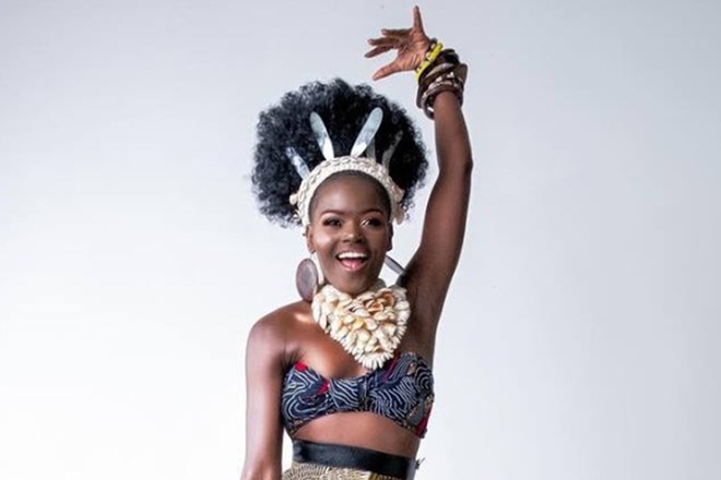  #video Slavna koreografinja želi mladim Afričanom s plesom približati kmetijstvo