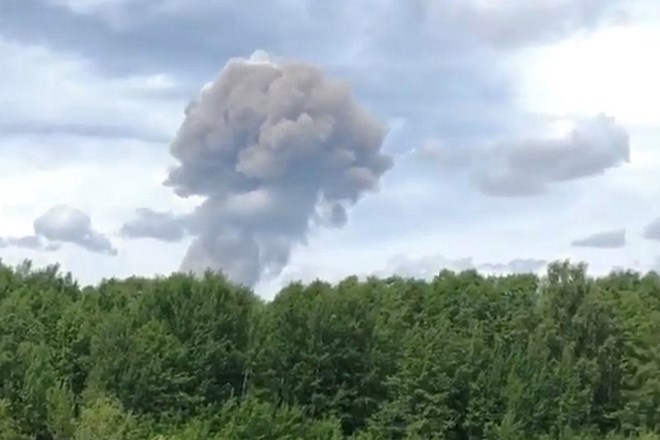 #video V eksplozijah v ruski tovarni streliva najmanj 79 ranjenih