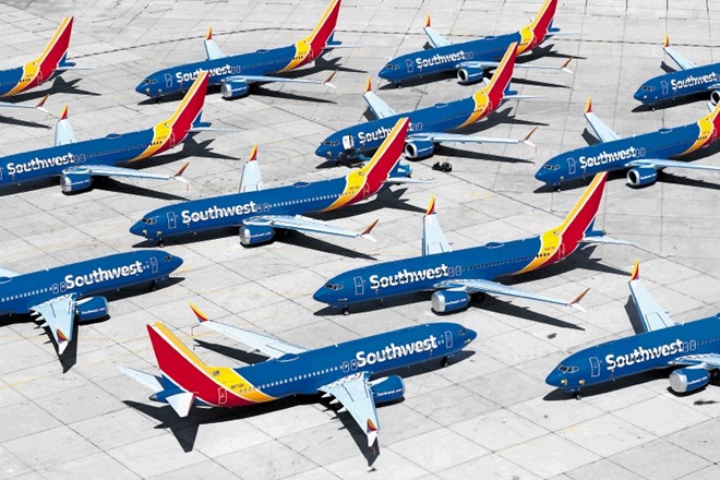 Boeingi 737 letalske družbe Southwest Airlines na letališču v Victorvillu.
