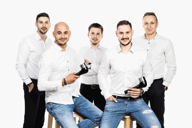 Ekipa zagonskega podjetja Cafelier z inovativno ročko