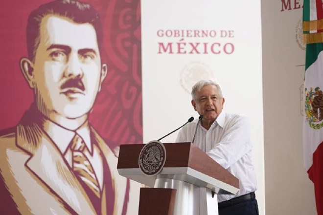 Mehiški predsednik Andres Manuel Lopez Obrador med slovesnostjo ob najavi začetka gradnje rafinerije.