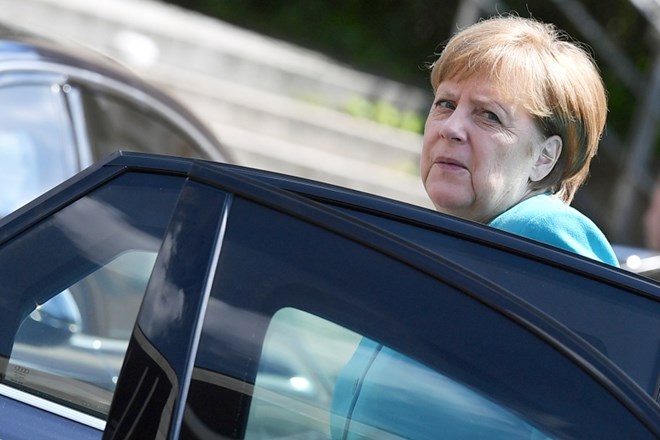 Nekateri analitiki že napovedujejo, da se vlada Angele Merkel po poletnem zatišju in kongresu SPD ne bo mogla obdržati.
