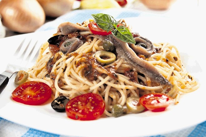 The dish is traditionally prepared with spaghetti, but you can use any other pasta.  The Neapolitan version does not include...