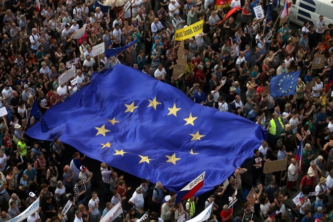 Evropska unija  ovadena zaradi zločinov proti človeštvu