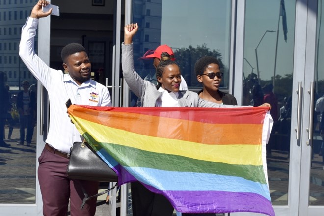 Vrhovno sodišče v Bocvani je danes odločilo, da je zakon o prepovedi sodomije iz kolonialnih časov neustaven, s čimer je...