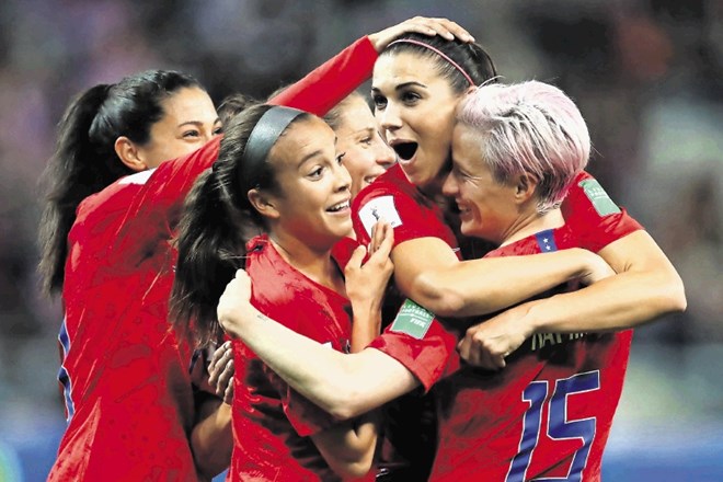 Američanke so se na prvi tekmi svetovnega prvenstva znesle nad Tajkami z rekordnim izidom 13:0.