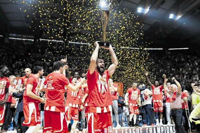 Košarkarji Crvene zvezde so po ligi ABA osvojili še srbsko državno prvenstvo.