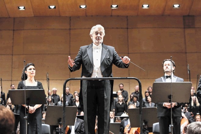 Placido Domingo se je izkazal kot tehnično dovolj verziran dirigent, obenem pa je njegovo podajanje Verdijevega Rekviema, ki...