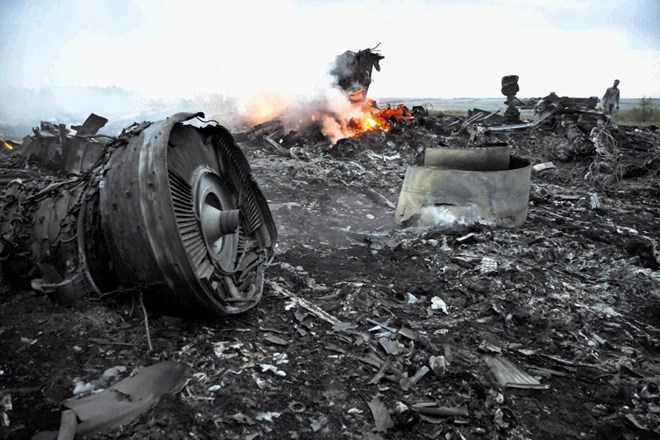 Ostanki malezijskega letala po sestrelitvi nad Ukrajino 17. julija 2014