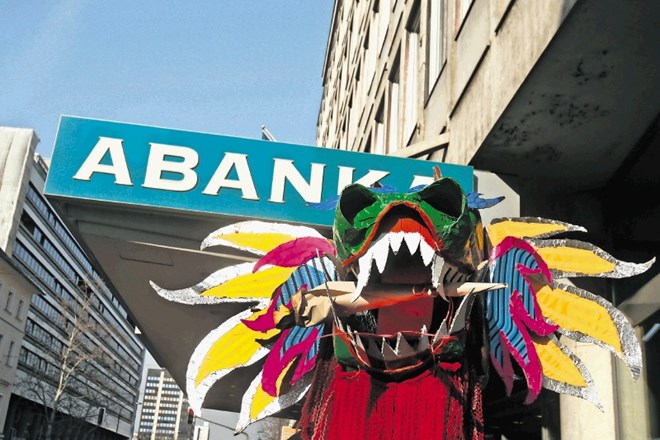 Protesti (na fotografiji iz leta 2014) niso zalegli: Abanka je bila prodana za 444 milijonov evrov.