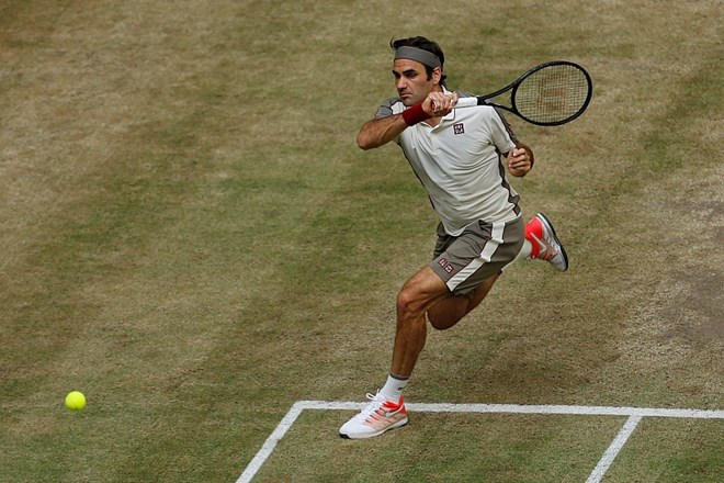 Federer do jubilejne desete zmage v Halleju, Bartyjeva nova številka ena