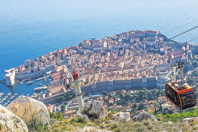 Dubrovnik velja za eno najdražjih mest: V lokalu na Stradunu  kozarec rdečega vina  stane 11 evrov,  kava 6