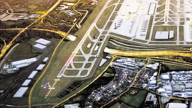 Širitev letališča vključuje tudi preusmeritev M25, avtocestnega obroča okrog Londona, skozi nov predor, ki ga bodo izkopali...