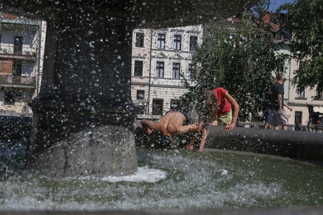 Ob vročinskem valu tudi v Sloveniji opozorilo pred veliko toplotno obremenitvijo