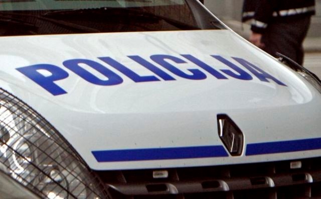 Policisti iščejo pobeglega voznika in očividce nesreče v Kromberku