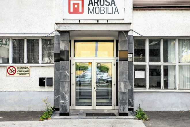 Družba Arosa Mobilia je lani prejela državno pomoč (dolgoročni kredit) v višini 700.000 evrov. Čez slabo leto je končala v...