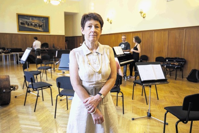 Direktorica Slovenske filharmonije Marjetica Mahne se brani očitkov o slabem poslovanju javnega zavoda. Zato je zavrnila...